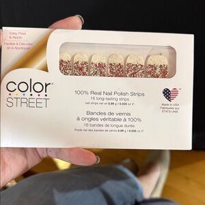 Color Street UNDER THE MISTLETOE Festive Red and Green Clear Overlay Nail Strips